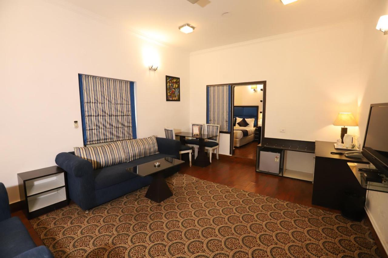 Hotel Capitol Hills - Greater Kailash Delhi New Delhi Extérieur photo